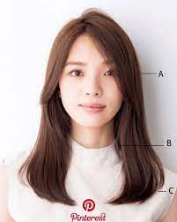 セミロングヘアカタログ 黒髪 前髪あり 前髪なし 40代からの大人世代向けなど 年相応の落ち着いたフェミニンさや上品さのあるヘアスタイルは美的女子 の憧れ そんな大人かわいいを叶えるセミロングをまとめました 黒髪に似合うセミロング 前髪あり なしや40代向け