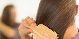 Si possono trovare decine e decine di capelli sul cuscino e sulle spalle, quantità considerevoli che . Caduta Dei Capelli Dopo Il Parto Bimbisaniebelli It