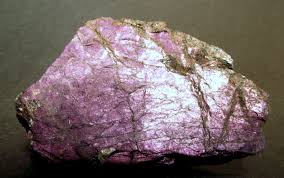 Purpurite - Wikipedia