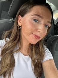 Kim Eisner's Instagram, Twitter & Facebook