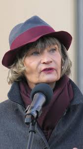 Barbara Ludwig's Instagram, Twitter & Facebook