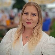 Streets and homes in Cooma have been flooded after a water tank burst,  sending thousands of litres of water through the town earlier this evening.  Multiple calls were made to Tripe Zero (