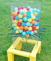 Beginnen sie spielen und prüfen sie das! Ab Nach Draussen 6 Tolle Diy Outdoor Spiele Fur Die Ganze Familie Backyard Games Kids Playing Backyard Fun