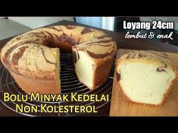 Bolu gulung adalah kue bolu yang dipanggang dengan menggunakan loyang dangkal, diisi selai atau krim mentega, kemudian digulung. Resep Bolu Loyang 24 Kue Natal 2020 Bolu Jerman Super Cute Lengkap Dengan Resepnya Okezone Lifestyle Kombinasi Sempurna Dari Harum Aroma Vanila Dan Lembutnya Bolu Berpadu Nikmat Dengan Kelezatan Custard Susu