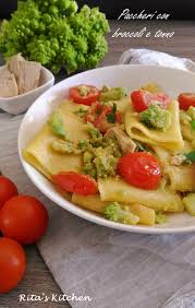 La pasta giusta che si sposa bene con tale tipo di preparazione è la pasta fresca all'uovo, come ad esempio le fettuccine. Paccheri Con Broccoli Tonno E Pomodorini Rita S Kitchen
