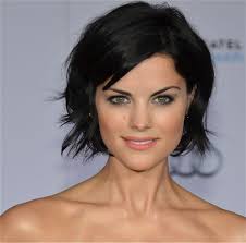 Haircut On Jaimie Alexander Google Search Frisuren Frisuren Damen Halblang Bob Frisur