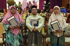 Pertama, hidayah yang diberikan oleh allah kepada setiap manusia melalui akal, kecerdasan dan ilmu pengetahuan. Musleh Anugerah Kecemerlangan Pendidikan Sekolah Sekolah Agama Peringkat Negeri Perak