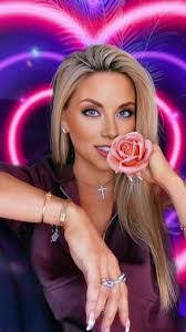 Alexis Pyatt's Instagram, Twitter & Facebook