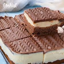 Chocolate Squares With Cream Chocolate Squares With Cream Confectioneryaesthetic Confectionerydesser Food Videos Desserts Desserts Cooking Recipes Desserts
