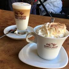 November 1947 in basel) war ein deutscher schriftsteller.sein schmales werk von kurzgeschichten, gedichten und einem theaterstück machte borchert nach dem zweiten weltkrieg zu einem der bekanntesten autoren der trümmerliteratur. Hemingway S Cafe Bar Restaurant Luneburg Niedersachsen