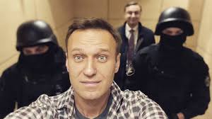 В сми говорят о том, что теперь любой ход кремля будет играть против него самого навальный был задержан на границе, что стало демонстрацией бесстрашия самого видного лидера российской оппозиции и опасений. Navalnogo Zaderzhali V Ofise Fbk Novosti Obshestvo Kommersant