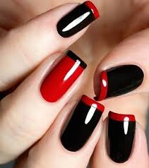 Ya sabes cuales son las uñas esculpidas las uñas con los degradados incluyen plumas pintadas a mano con el mismo negro utilizado para las otras uñas. Red Black The Perfect Combination For A Perfect Manicure Unas Rojas Y Negras Unas De Gel Bonitas Unas Postizas De Gel