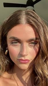 Isabella Becker's Instagram, Twitter & Facebook