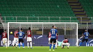 © disediakan oleh kompas.com momen penalti zlatan ibrahimovic digagalkan samir handanovic pada laga lanjutan liga italia, inter milan vs ac milan di stadion giuseppe meazza, sabtu (17/10/2020) atau minggu dini hari wib. Hasil Pertandingan Dan Rating Pemain Inter Milan 2 1 Ac Milan Coppa Italia 2020 21