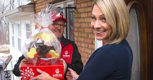 Unique and thoughtful valentines day ideas for your wife. 10 Amazing Valentine S Day Gifts For Your Wife Or Girlfriend Edible Blog