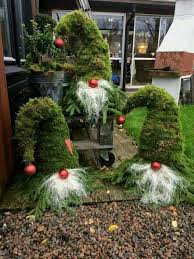 What A Fabulous Idea Using Pine Branches To Make These Christmas Gnomes For Your Ga Outdoor Christmas Decorations Christmas Party Decorations Simple Christmas