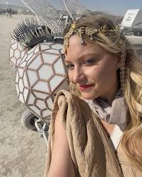 Loved throwing the Into The Cryptoverse party and meeting all you crypto  youtubers in person, can't wait for the next one we had such a blast! I've  been working with Ben from