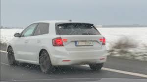 Importér vozů škoda i samotní dealeři ale mívají na nová prakticky stále nějaké akce a slevy, které mohou dosáhnout i klidně přes 10% (v základu tedy teoreticky až 27990kč). Video Nova Skoda Fabia Zachycena V Nbsp Provozu Vypada O Poznani Dospeleji Auto Cz