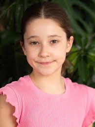 J E N N Y 🤍 Last day of November. Christmas tunes feel right today. Full  day at the studio, so I've come prepared with homemade bread and treats.  (See story) Another