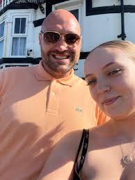 Some of the girls met Molly Mae today, and our Lola met Tyson too! 🤩 Peel  was the place to be today!! ☀️🏖️🇮🇲