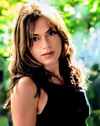 Susanna Hoffs, best known as the lead vocalist and guitarist of the band  The Bangles, has been married to filmmaker Jay Roach since 1993. Jay Roach  is a director, producer, and screenwriter