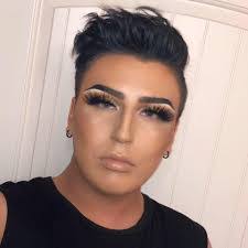 Alex Tomlin's Instagram, Twitter & Facebook