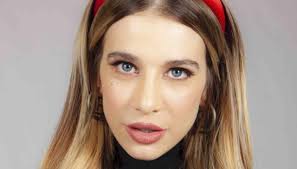 Nella casa del grande fratello vip 2020 paolo ciavarro ha trovato l'amore, conquistando il cuore di clizia incorvaia (modella ex moglie di francesco sarcina, più grande di lui). 76n2zptfssoqsm