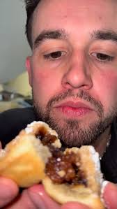 Raw dogged some festive mince pies topped with some spicy crumble DAMN