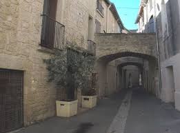 Rue Des Porches A Pignan Herault Vieilles Eglises Herault Hotel De Ville