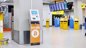 Bitcoin cajeros automáticos dispensan bitcoins por moneda nacional (efectivo), y si la máquina es bidireccional, además puede dispensar efectivo de bitcoins. El Auge De Los Cajeros Automaticos De Criptomonedas Proeconomia