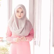 Terkeren 10 gambar anak lucu pakai jilbab 10 foto baby qiandra mengenakan hijab ini gemas abis imut 10 potret menggemaskan ana di 2020 anak lucu gambar bayi pakaian. Pin On Hijab