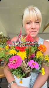 I had a super fun (but super hot!) Sunday with my best girls at the  @wilsoncountytnstatefair doing at cut flower demo at the @picktnproducts  building! , I knew the flowers would give me some problem ...