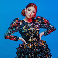 She started her musical career as part of a duo along with adela popescu. Tu Nopti Elena Gheorghe Last Fm