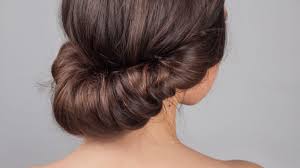 Frisuren lange haare, frisuren mittellanges haar, frisuren anleitung einfach, frisuren anleitung, halboffen, frisuren anleitung flechten, mittellanges haar entdecke in der modewelt unsere tipps fürs haarstyling plus anleitung mit bildern und lerne schritt für schritt, haare schick zu flechten und. Frisuren Mit Haarband Anleitung Im Video Brigitte De
