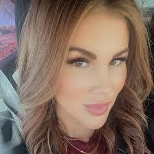 Mandi Wilson's Instagram, Twitter & Facebook