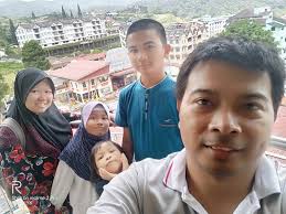 Nikmati secawan teh di ladang. Ris Famili Families Are Forever Percutian Di Cameron Highland Hari 1