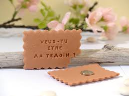 Biens vus et exclusifs, notre sélection de cadeaux pour remercier vos témoins et famille proche de leur implication dans votre mariage. 7 Idees Pour Demander A Votre Meilleure Amie D Etre Votre Temoin De Mariage