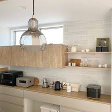 𝓪𝔂𝓪 on instagram 先日届いたものを飾りました cooeedesign のウッディーバード nest jp さんで購入しました テレビボードの上に飾ろうかなと思ってたけど 背景があるほうが鳥 リビング キッチン キッチン間取り キッチンフロア