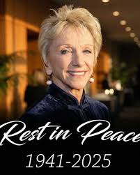 This entire time I thought this pregnancy was a rumor because there was no  photographic evidence of it😂 I'm happy for her because she'll make a great  mom.