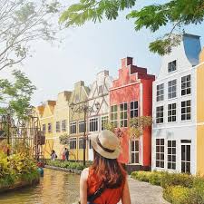 Not many things inside, so boring. Page 2 Berwisata Ke Devoyage Bogor Serasa Di Eropa Viskrenus