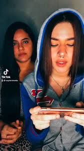 Alexandra Y Tormento Se Acuesta