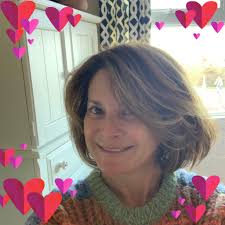 What time should we arrive at the Beachcomber to get a parking spot?