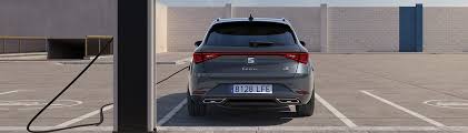 Noul leon împarte platforma tehnică cu noile generații golf și octavia, drept pentru care modelul spaniol primește același tratament tehnologic și tehnic: New Seat Leon Estate E Hybrid 2020 Seat Uk