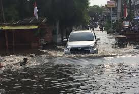 Seiring dengan tibanya musim hujan, berikut ini menurut catatan, salah satu banjir terparah yang pernah melanda dki jakarta terjadi pada tahun 2007. Banjir Jakarta 35 Rw Terendam Dan 2 393 Jiwa Mengungsi Okezone Megapolitan