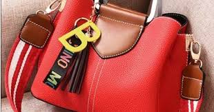 Tas selempang adalah salah satu model tas yang mana di gunakan dengan cara di selempang pada bagian bahu atau pinggang dengan bagian tali melintas dan menyambung di bagian bawah tas. Tas Selempang Kecil Wanita Remaja Kekinian 0859 3135 3187 Xl Tas Selempang Tas Selempang Remaja Tote Download Tas Serut Selem Tas Selempang Tas Tas Kecil
