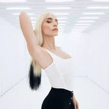 1976 yılının 29 mayıs günü doğan sanatçı, 16 yaşına geldiği sıralarda ilk defa. Gulsen Gulsen Twitter