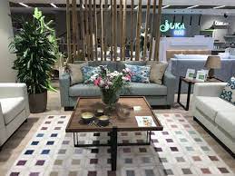 Hafta içi ve hafta sonu sokağa çıkma yasaklarının başlamasının ardından vatandaşlar, hafta içi ve hafta sonu avm çalışma saatlerini inceliyor. Buka Sofa Adli Kullanicinin Magazalar Panosundaki Pin Magazalar