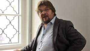 Szakács árpád alkotói szabadságra megy, új főszerkesztőt kap a mediaworks. Szakacs Arpad Kinek A Kulturalis Diktaturaja Magyar Idok