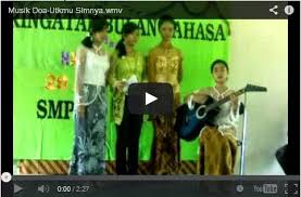 Puisi aku berkaca karya chairil anwar adalah puisi yang sarat dengan makna. Video Musikalisasi Puisi Doa Pelajaran Bahasa Indonesia Di Jari Kamu