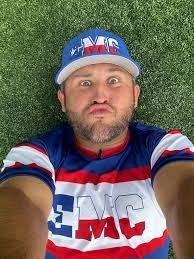 Nicole Menge's Instagram, Twitter & Facebook